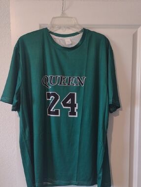 QUEEN 24 Tee With Random Earrings New